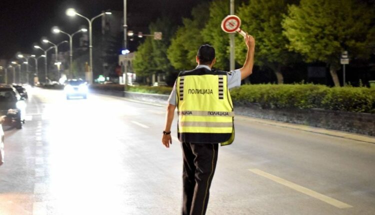 Gjithsej 827 sanksione për kundërvajtje komunikacioni gjatë ditës së djeshme