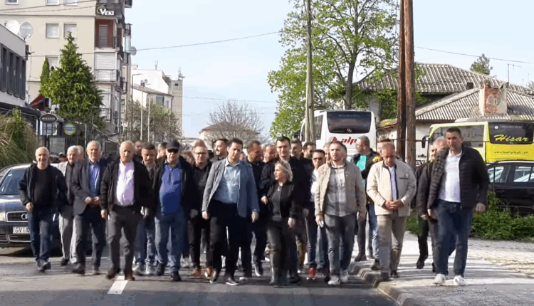 Kryetari Valbon Limani përuroi edhe një rrugë, paralajmëron punime në disa lokacione