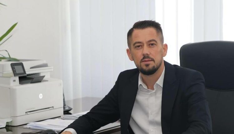 Tek drejtori Arifi nuk janë gjetur 20 mijë euro, dyshohet se i punësuari keqpërdori emrin e tij