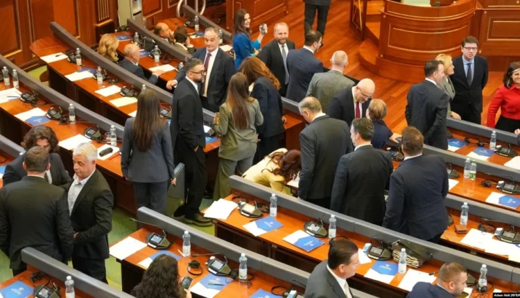 Sot seanca për konstituimin e Kuvendit të Kosovës, LDK konfirmon votën kundër Kurtit. Deputeti i VV: S’kemi pakt me Nismën