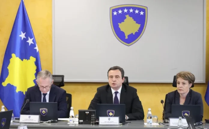 Kurti: Thirrjet e opozitës janë për pezullim të shtetit