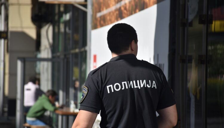 Polici për të cilin u spekulua se ishte në arrati, është paraqitur në stacionin policor, familja e tij kishte deklaruar se ai ndodhej në shtëpi gjatë gjithë kohës, por askush nuk kishte ardhur për ta kërkuar