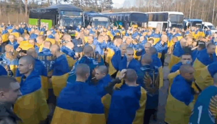 Ndodh shkëmbimi më i madh i të burgosurve midis Rusisë dhe Ukrainës që nga fillimi i luftës – publikohen pamjet