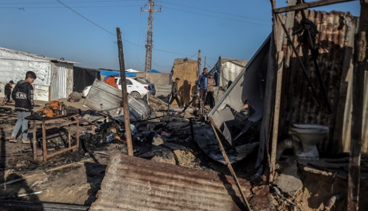 Izraeli godet me raketa tendat e refugjatëve në Gaza, të paktën 23 të vdekur