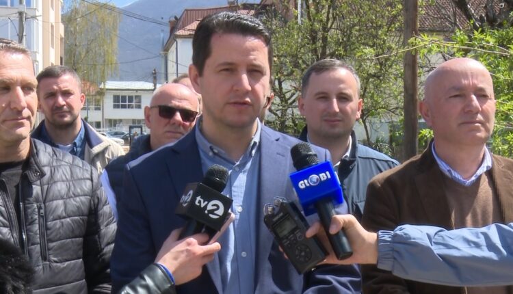 Kryetari Limani dhe Ministri Taravari Inspektojnë punimet e rikonstruimit të dy rrugëve në Gostivar