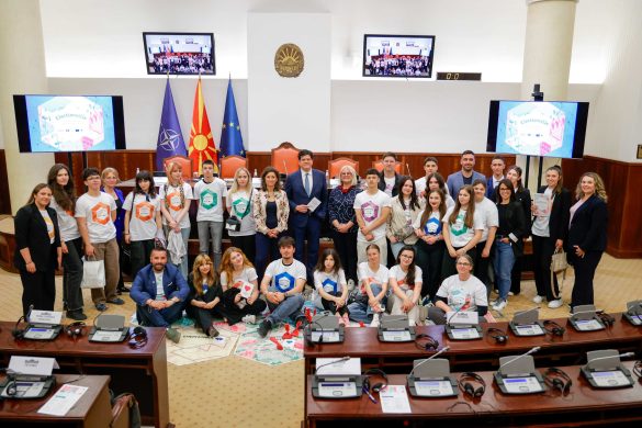 Qeverisja lokale nëpërmjet lojës: Finalja e “Electionville” bashkoi të rinjtë nga gjashtë qytete në Shkup
