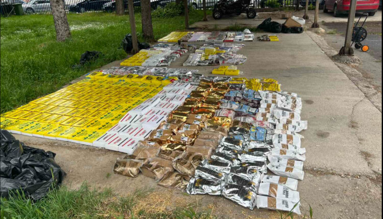 Aksion i policisë në Tetovë, gjenden 453 steka cigare dhe 199 kilogramë duhan pa dokumentacion, arrestohen gjashtë persona
