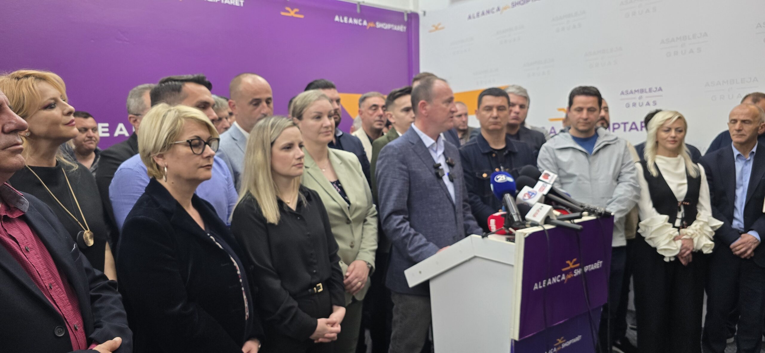 Taravari vendosi: Faleminderit qeveri, shkojmë në opozitë me popullin! Taravari vendosi: Faleminderit qeveri, shkojmë në opozitë me popullin!