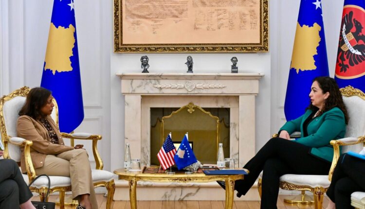 Pak para takimit me liderët e partive, Osmanit i shkon në zyre diplomatja amerikane