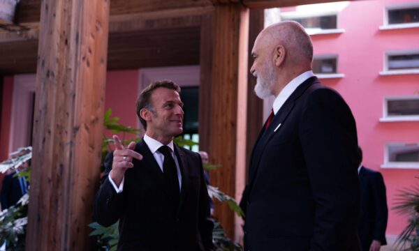Macron e falënderon në gjuhën shqipe Edi Ramën: Shqipëria e ka vendin në BE, Franca e mbështet këtë rrugë