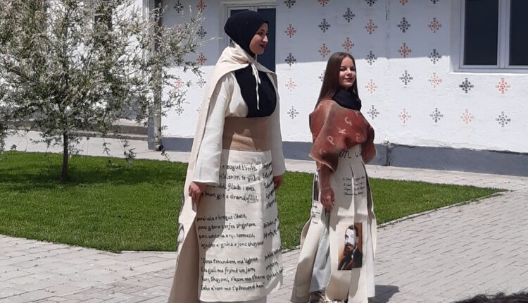 Sfilatë mode në shkollën “Gjojçe Stojçevski” në Tetovë me moton “Identiteti i Gdhendur”