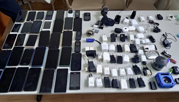 Gjatë bastisjeve në burgun e Idrizovës u gjetën 37 telefona dhe 50 gramë marihuanë