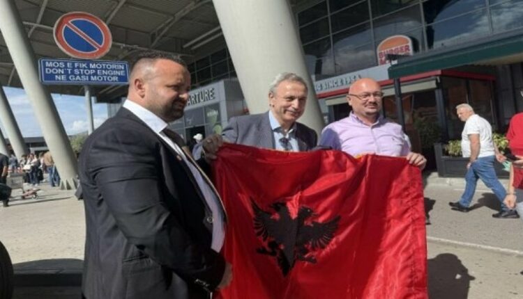 Në përvjetorin e lindjes së Skënderbeut, stërnipi i tij mbërrin në Kosovë