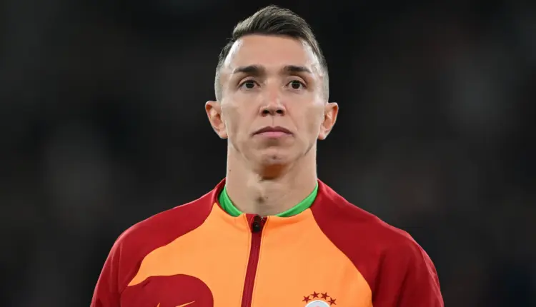 Ndeshja e fundit me fanellën e Galatasarayt, bashkëlojtarët detyrojnë portierin Muslera të gjuajë penalltinë