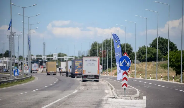 Azeski në takim me homologun e tij nga Kosova për tejkalimin e problemit rreth ndalesës së kamionëve të Maqedonisë me produkte ushqimore