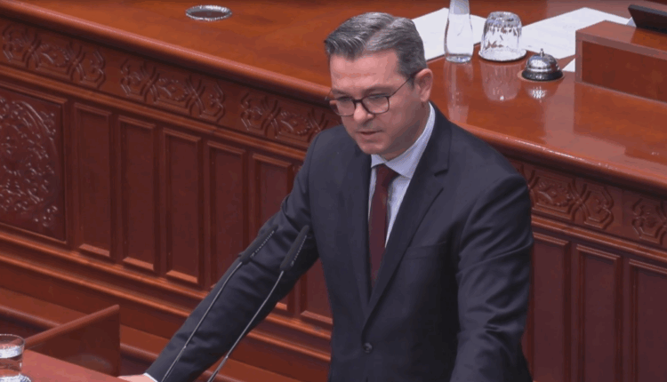 Tripunovski drejtuar Nikolovskit: Ndërkohë që i shpenzonit paratë e shtetit në udhëtime, ne kemi paguar 8 miliardë denarë për bujqit