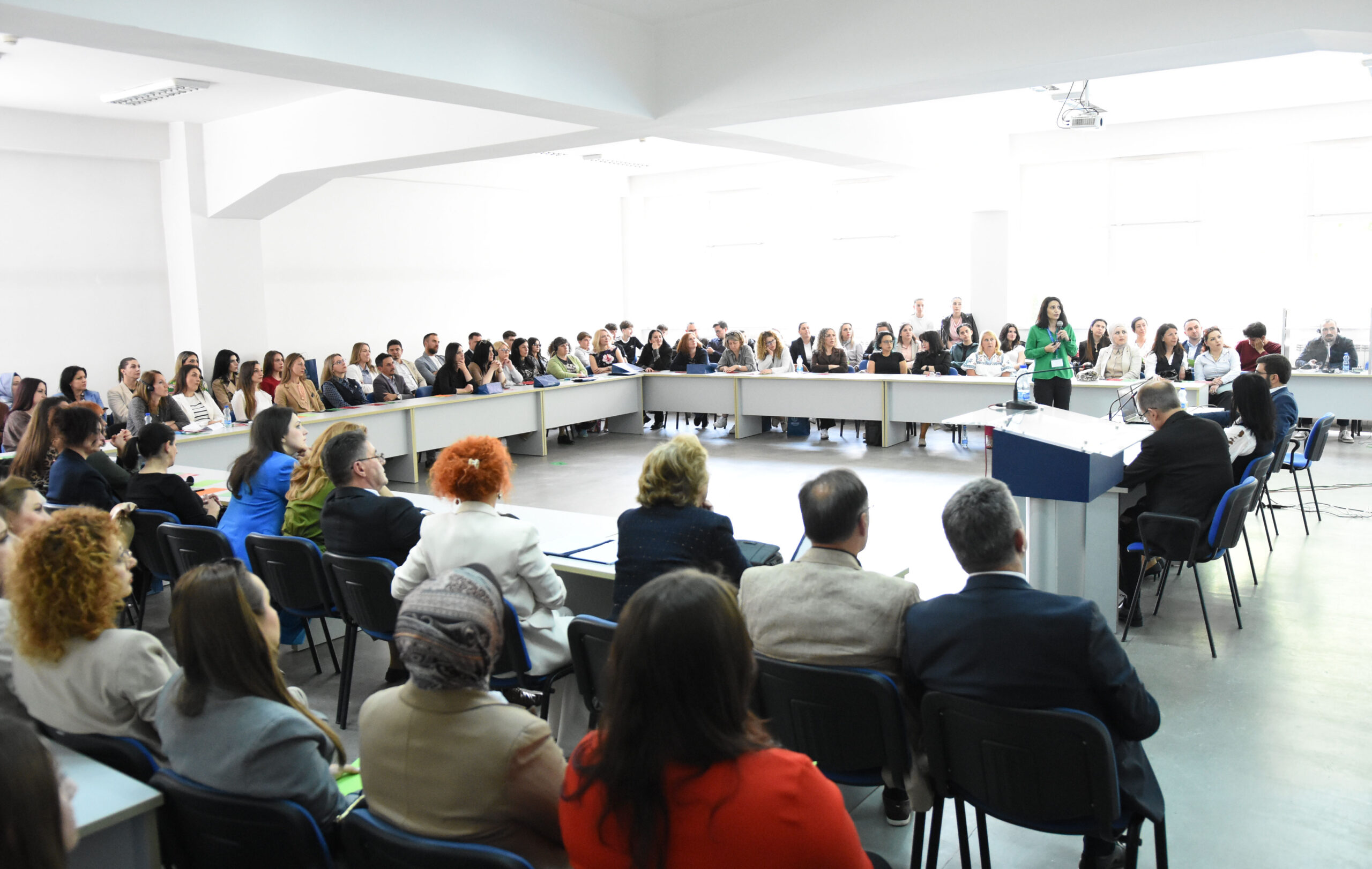 Në Universitetin e Tetovës u mbajt seminari “Mirëqenia dhe sjelljet e rrezikshme”