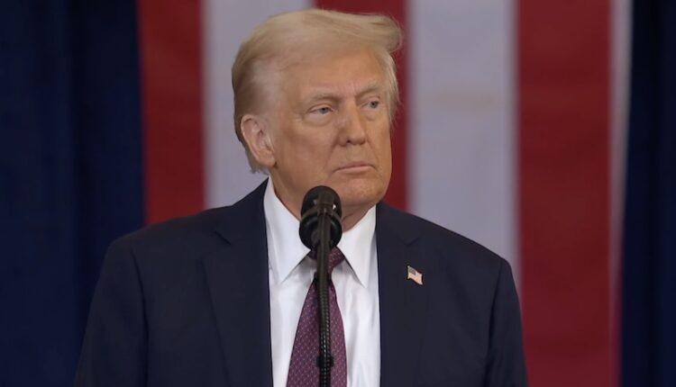Trump ndalon udhëtimin në SHBA për 12 shtete