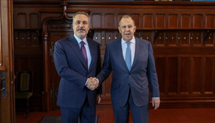 Kryediplomati turk Fidan takon homologun rus në Moskë