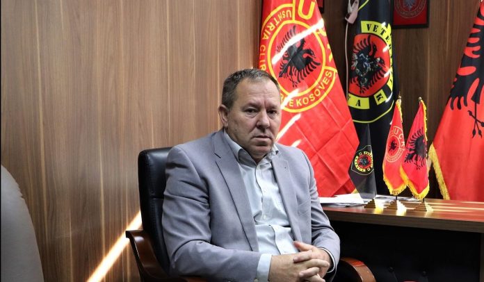 “Albin Kurtin duhet me përzënë nga varrezat e dëshmorëve” – Gucati i ashpër ndaj liderit të VV-së: Nuk e ka në shpirt as Adem Jasharin