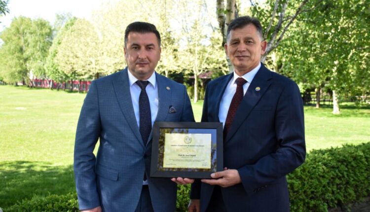 Jusuf Zejneli nderohet me mirënjohje nga Sindikata e të Punësuarve të Universitetit të Tetovës
