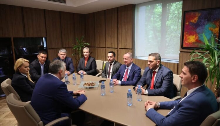 Delegacioni i ASH-së Taravarit takime në Tiranë