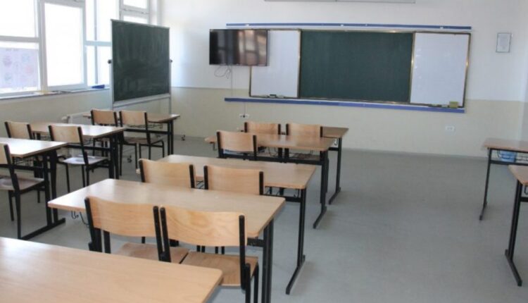 Mësuesi sulmohet fizikisht nga ish-nxënësi 15-vjeçar në oborrin e shkollës në Çair