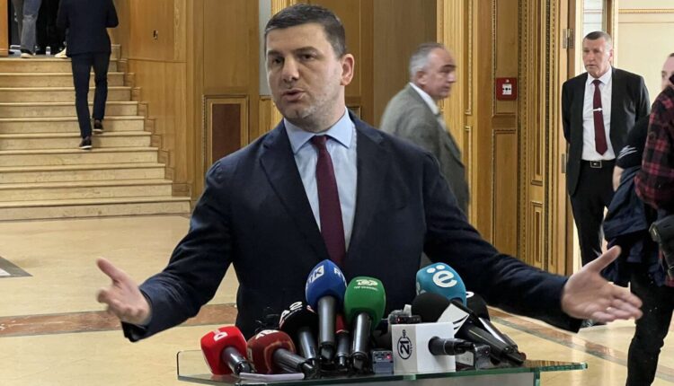 Krasniqi: I kërkova Kurtit me ndryshu kandidatin për Kryeparlamentar, s’më dha sinjale që do ta bëjë