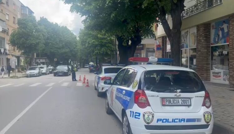 Vetura godet 12-vjeçaren pranë shkollës në Korçë