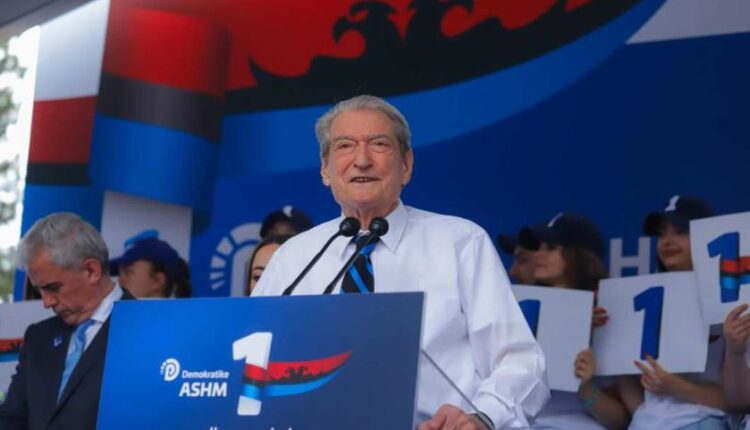 Berisha në Tropojë: Ministrat notojnë në luks, shqiptarët mezi shtyjnë muajin
