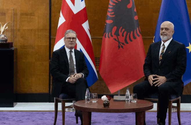 Starmer merr masa për ndalimin e kthimit të shqiptarëve të dëbuar në Britani
