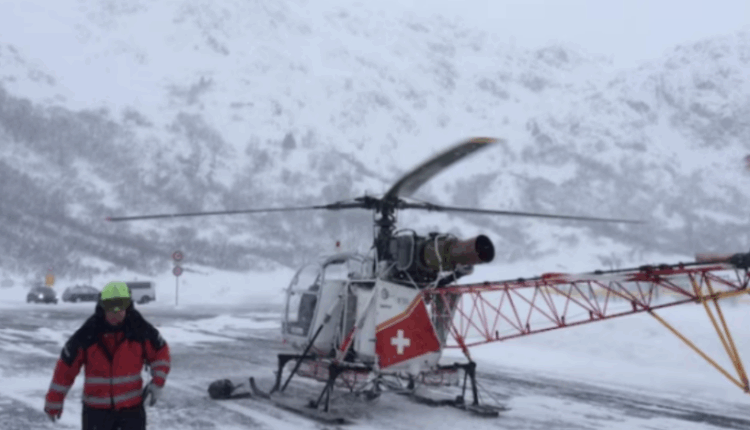 Ortek në Alpet zvicerane, helikopterët dhe qentë po kërkojnë për të mbijetuar