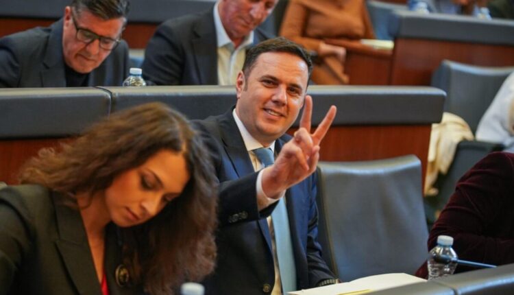 Abdixhiku për LVV-në: Nuk njohin njerëzoren, as fjalën e kurrizin! Të takojnë, të mashtrojnë