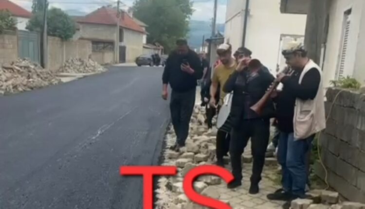 Me tupana e zurle nis asfaltimi i rrugës në Pallaticë ( VIDEO )