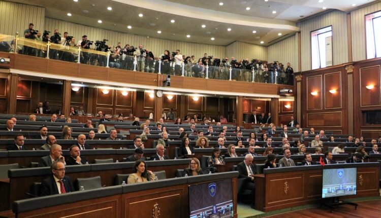Drama politike vazhdon: Mbyllet seanca, nuk ka as propozim për kryeparlamentar (VIDEO)