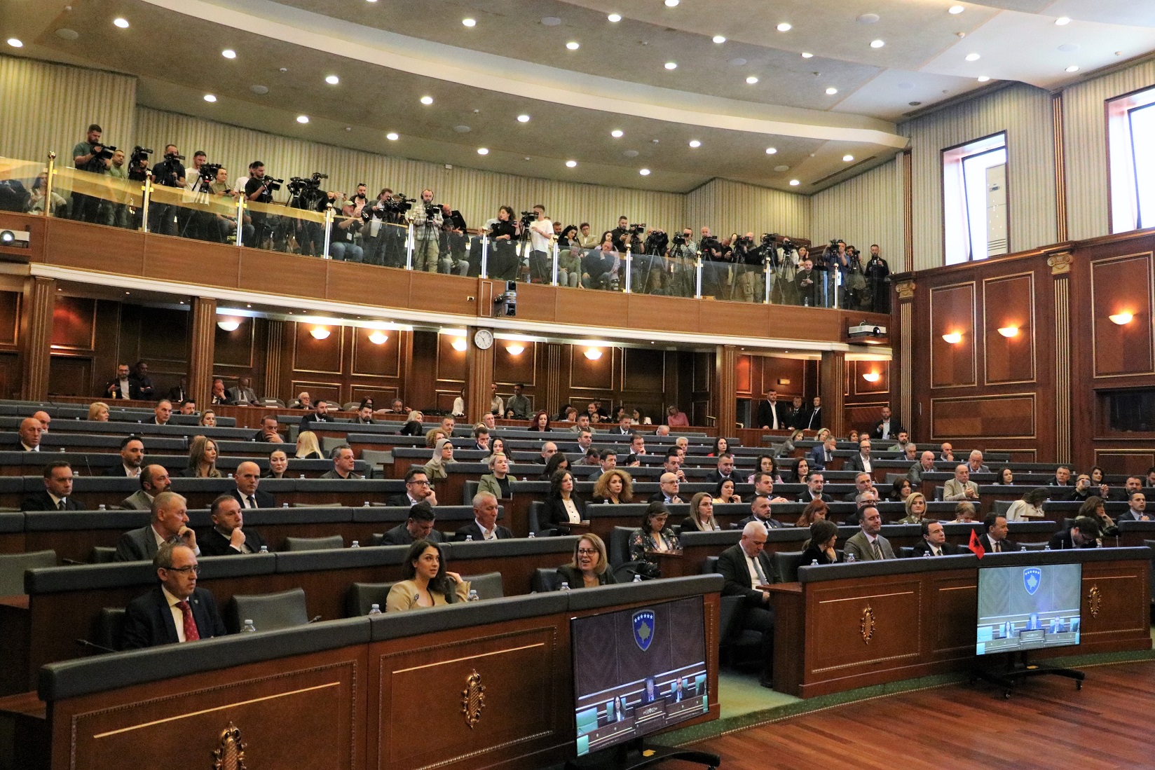 Drama politike vazhdon  Mbyllet seanca  nuk ka as propozim për kryeparlamentar  VIDEO 