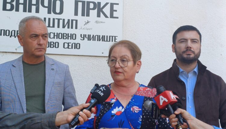 Janevska: Angazhohemi për mësim në një turn në të gjitha shkollat sepse përmirëson ndjeshëm njohuritë e nxënësve