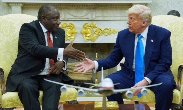 Përplasje tjetër në Shtëpinë e Bardhë, Trump flet për gjenocid ndaj të bardhëve në Afrikën e Jugut, Presidenti i këtij vendi ia kthen
