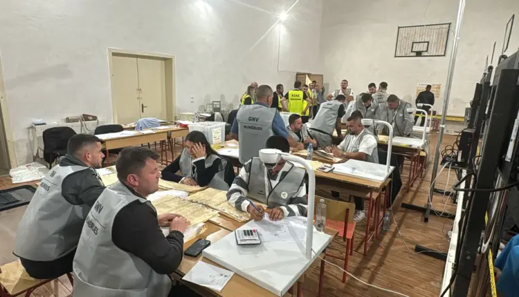 Numërohen 119/493 kuti në Durrës, PS ka të mbrojtur mandatin e 8-të. Ja sa vota i duhen PD-së për ta çuar qarkun në barazim