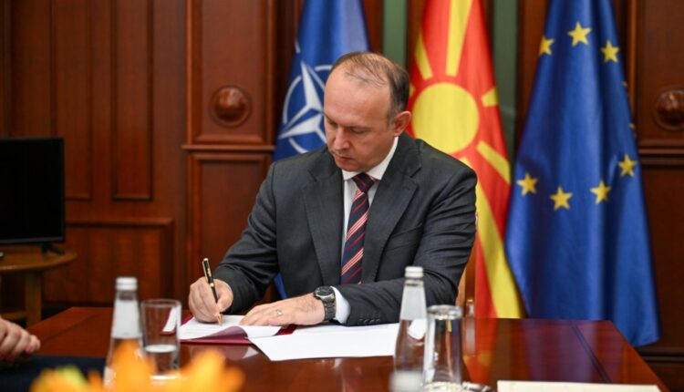 Afrim Gashi nënshkruan Politikën e Integritetit: Kuvendi angazhohet për transparencë dhe përgjegjësi