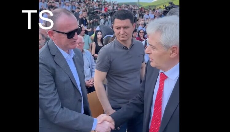 Ahmeti dhe Taravari, shtrëngimi i duarve që tronditi VLEN-in! (VIDEO)