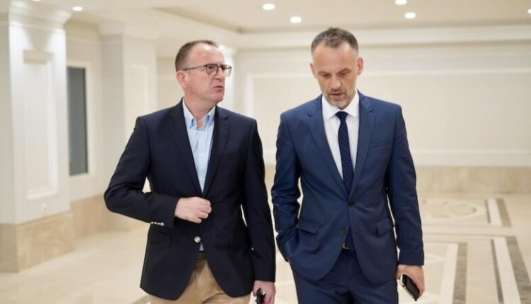 Taravari i përgjigjet Fetait: Rruga e Arbën Xhaferit nuk kalon nga Qeveria që ende na quan “20%”