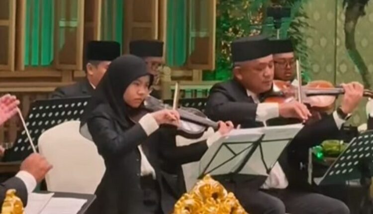 Tingujt e këngës emblematike “Mora fjalë” në zemër të Bruneit (VIDEO)