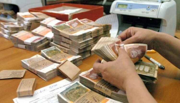 Banka Kombëtare: Çdo qytetar i Maqedonisë i detyrohet mesatarisht bankës rreth 2,300 euro