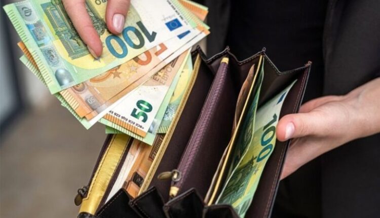 72 vjeçarja nga Shkupi u mashtrua për një shumë prej 9.700 euro, nga një person i cili u prezantua si nënpunës policor