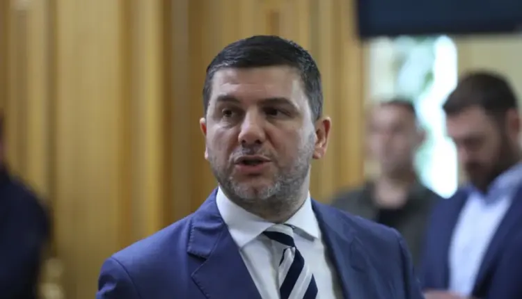 Krasniqi: Kurti po e konsideron më të rëndësishme Haxhiun sesa Kuvendin
