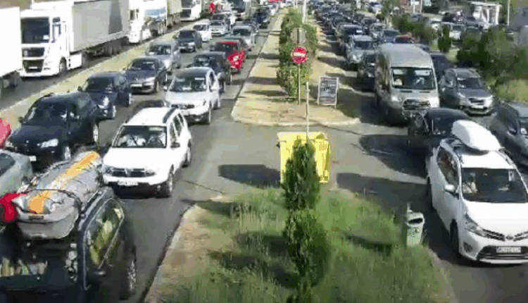 Në vendkalimet kufitare Tabanoc dhe Bogorodicë pritet rreth 30 minuat për dalje nga Maqedonia