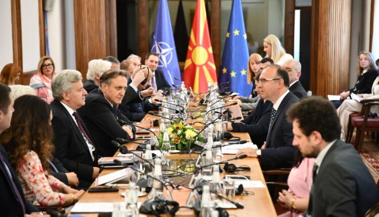 Debat në kuadër të Forumit të Diplomacisë Kulturore: “E ardhmja e demokracisë në botën e fragmentuar: Si të forcohen institucionet demokratike”