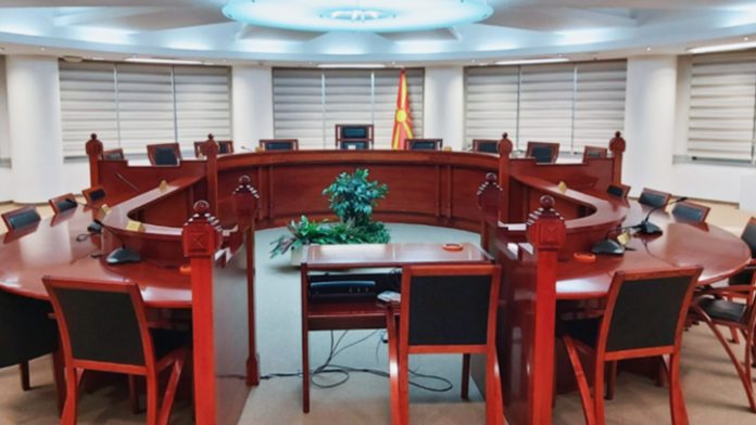 Kushtetuesja pranoi letrën e Gashit në lidhje me vendimin e Administratives për Dukovskën: Shtyhet seanca përgatitore për Ligjin e Gjuhëve