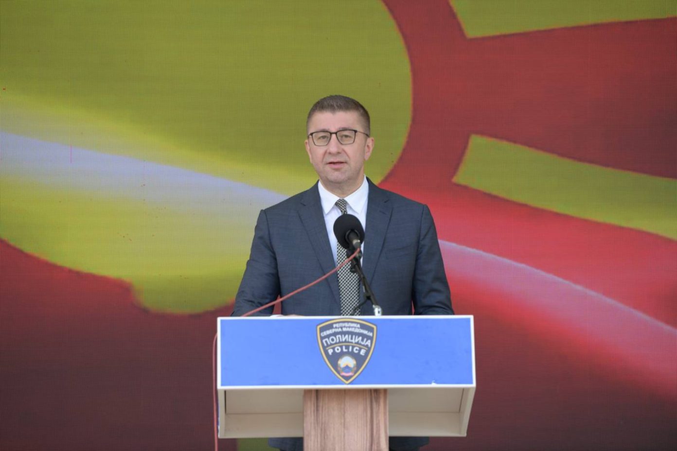 Mickoski për Ditën e Policisë: Misioni i policit është i shenjtë, nuk është vetëm uniformë Mickoski për Ditën e Policisë: Misioni i policit është i shenjtë, nuk është vetëm uniformë